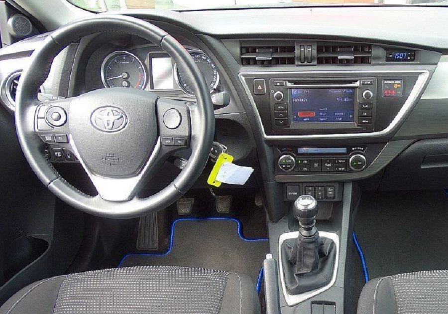 Toyota Auris 2012 - Cars evolution